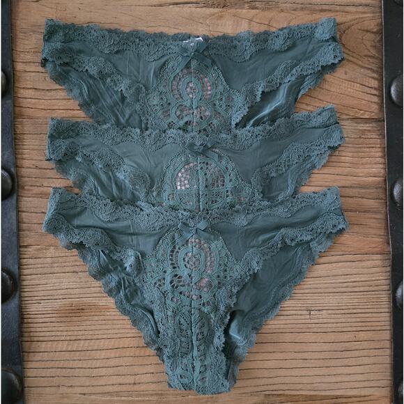 Victoria's Secret Dream Angels Cheekini Panty Bundle sz XS New - Picture 1 of 3